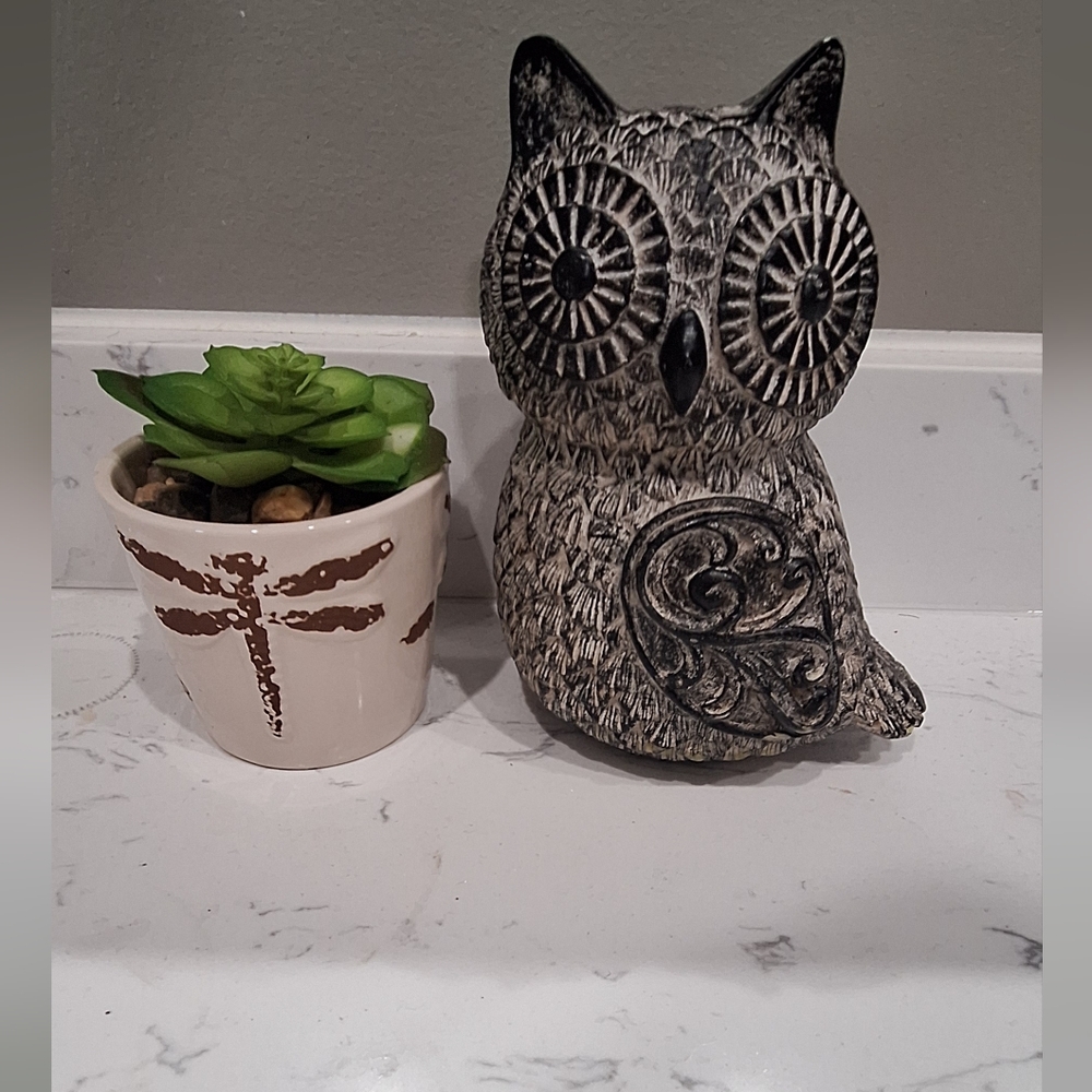 Set of 2 fake succulent and owl figure